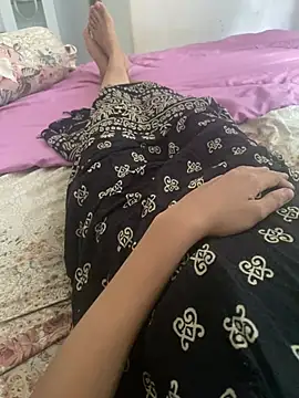 Snapshot of chut3447 chatting on April 4, 7:17 am chut3447 online show from April 4, 7:17 am