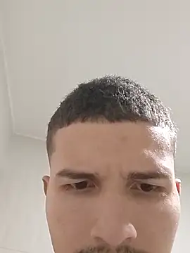 Snapshot of camiloangel119 chatting on March 30, 12:22 am camiloangel119 online show from March 30, 12:22 am