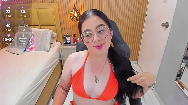 SAMANTHAFIORE2 online show from May 8, 7:41 pm