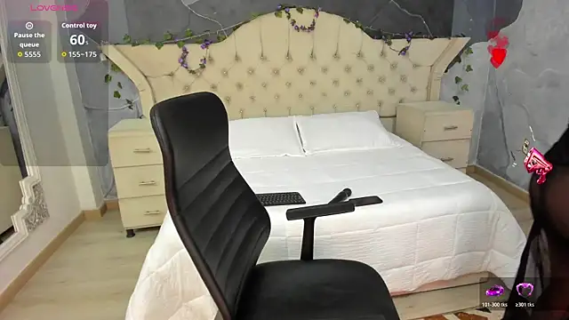 TheaMorris  online show from April 3, 4:54 am