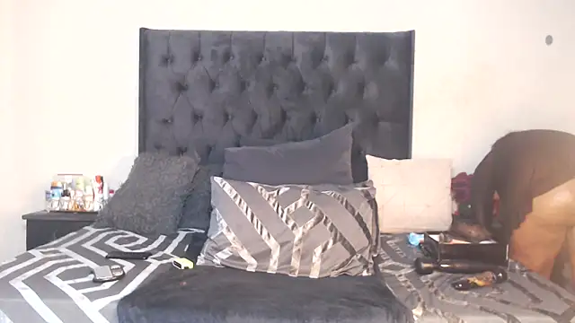 AdventuresLove7 online show from June 12, 1:04 am