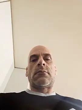 Snapshot of RoyVargo_real chatting on March 28, 11:37 pm RoyVargo real online show from March 28, 11:37 pm