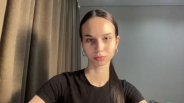 Snapshot of sparkmuse chatting on April 3, 8:51 pm sparkmuse online show from April 3, 8:51 pm