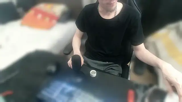 Snapshot of xMrNoFace26 chatting on April 1, 1:41 pm xMrNoFace26 online show from April 1, 1:41 pm