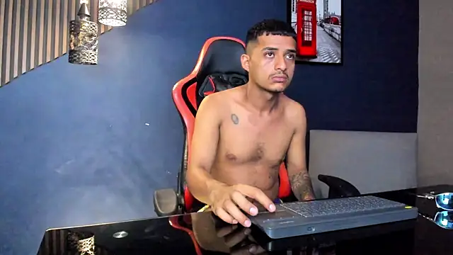 Snapshot of TurnerStar chatting on April 1, 1:41 pm TurnerStar online show from April 1, 1:41 pm