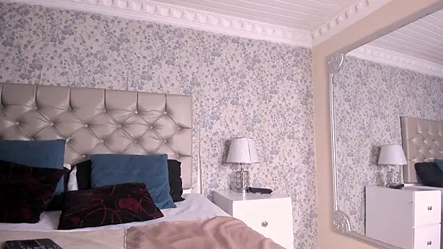 Snapshot of TurnerStar chatting on April 4, 12:02 pm TurnerStar online show from April 4, 12:02 pm