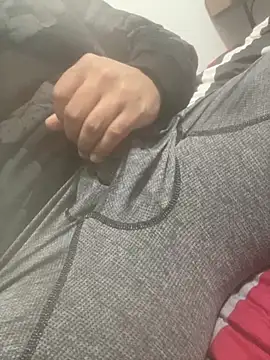 Snapshot of ENTEEXIOM chatting on April 4, 4:44 am ENTEEXIOM online show from April 4, 4:44 am