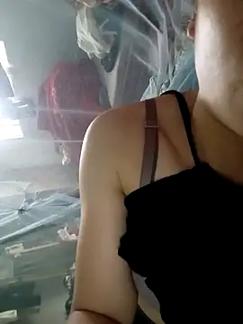 Snapshot of -Vahila- chatting on April 2, 6:33 am -Vahila- online show from April 2, 6:33 am