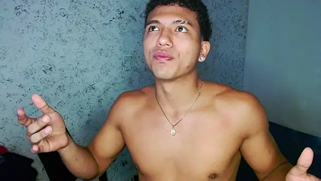 Snapshot of tonydesire_ chatting on July 4, 8:15 pm tonydesire online show from July 4, 8:15 pm