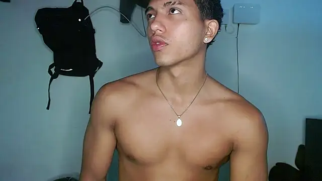 Snapshot of tonydesire_ chatting on July 13, 10:34 pm tonydesire online show from July 13, 10:34 pm