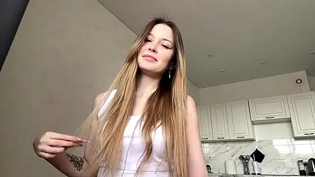 MaryManchitto online show from April 1, 8:37 am