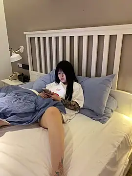 Snapshot of xiaoleilei-101 chatting on April 1, 11:44 am xiaoleilei-101 online show from April 1, 11:44 am