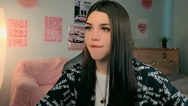 Snapshot of molly_rettyy chatting on April 30, 3:24 am molly rettyy online show from April 30, 3:24 am