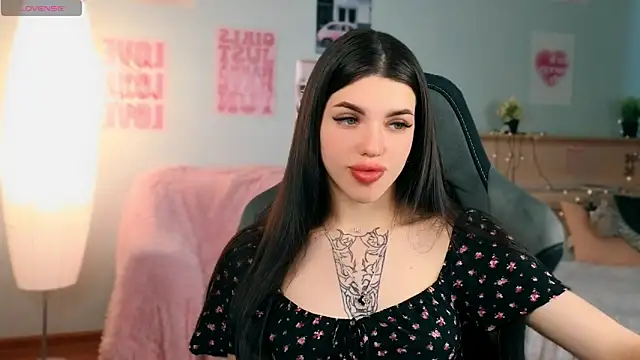 Snapshot of molly_rettyy chatting on May 17, 4:21 am molly rettyy online show from May 17, 4:21 am