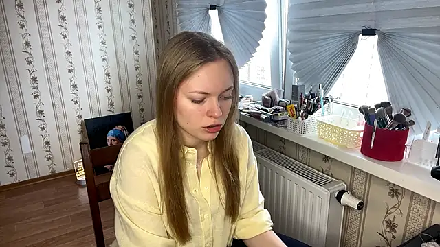 Snapshot of LolaZola chatting on April 2, 11:08 am LolaZola online show from April 2, 11:08 am