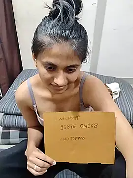 Snapshot of sexy_couple_liv chatting on April 9, 10:53 am sexy couple liv online show from April 9, 10:53 am