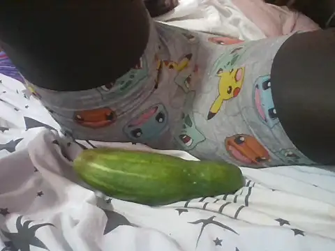 Freakybaby13 online show from April 1, 2:03 pm