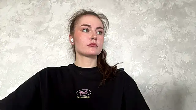 CaroylnEnz online show from April 9, 10:20 am