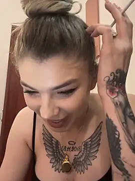 Snapshot of AishaDiamond chatting on April 1, 4:24 am AishaDiamond online show from April 1, 4:24 am