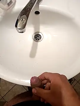 Snapshot of adams0224 chatting on April 2, 9:01 pm adams0224 online show from April 2, 9:01 pm