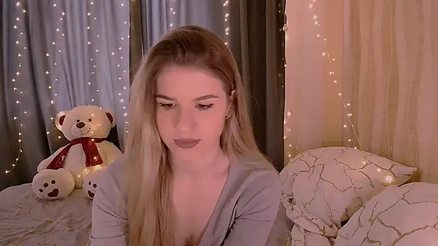 Alisa Swan  online show from May 6, 2:55 pm