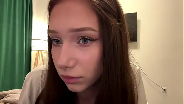 MiaNewstrom online show from April 2, 8:28 pm