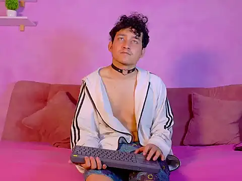 Snapshot of eros_fangs chatting on April 5, 1:52 pm eros fangs online show from April 5, 1:52 pm