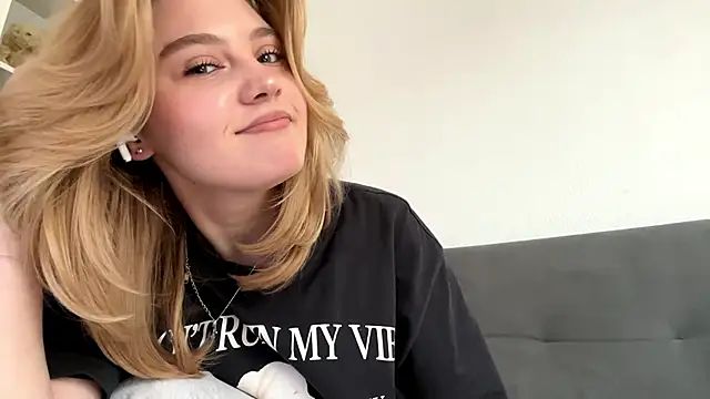 Delia cute online show from March 31, 12:16 pm