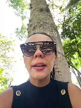 Snapshot of SofiParma chatting on April 3, 7:23 pm SofiParma online show from April 3, 7:23 pm