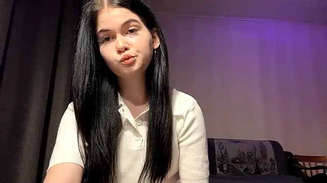 Snapshot of BellaLuxury chatting on April 4, 3:53 pm BellaLuxury online show from April 4, 3:53 pm