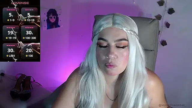 Snapshot of Carolina_2403 chatting on April 4, 10:40 pm Carolina 2403 online show from April 4, 10:40 pm