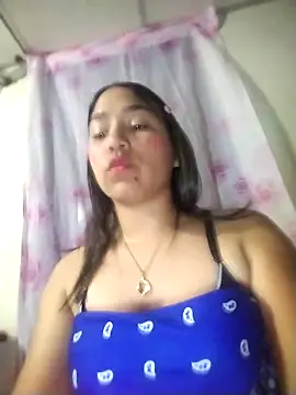 Snapshot of erikabella chatting on April 2, 1:14 am erikabella online show from April 2, 1:14 am