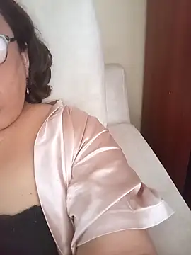 Momlions online show from May 6, 2:44 pm