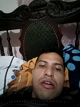 Snapshot of Julian411 chatting on March 31, 9:15 pm Julian411 online show from March 31, 9:15 pm