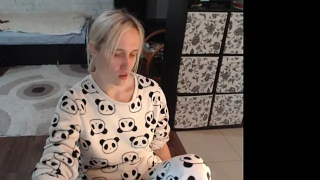 Snapshot of Sweet_hot_shrmp chatting on June 12, 12:37 pm Sweet hot shrmp online show from June 12, 12:37 pm