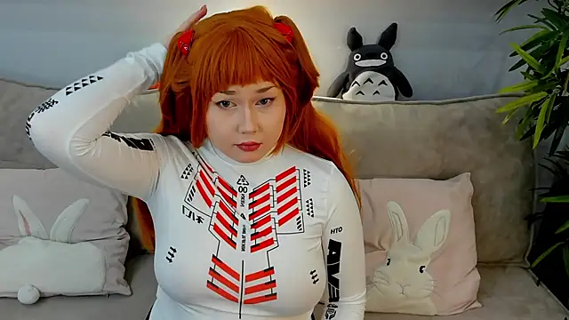 Roxy Moor online show from April 3, 8:01 am