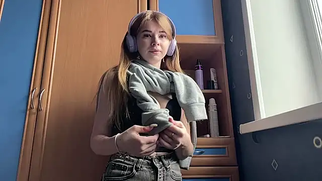 fanybuny online show from April 3, 7:39 am