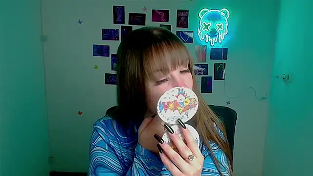 Snapshot of Tiffani_Angel chatting on April 15, 5:36 am Tiffani Angel online show from April 15, 5:36 am
