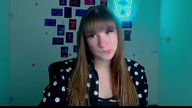 Snapshot of Tiffani_Angel chatting on April 22, 5:32 am Tiffani Angel online show from April 22, 5:32 am