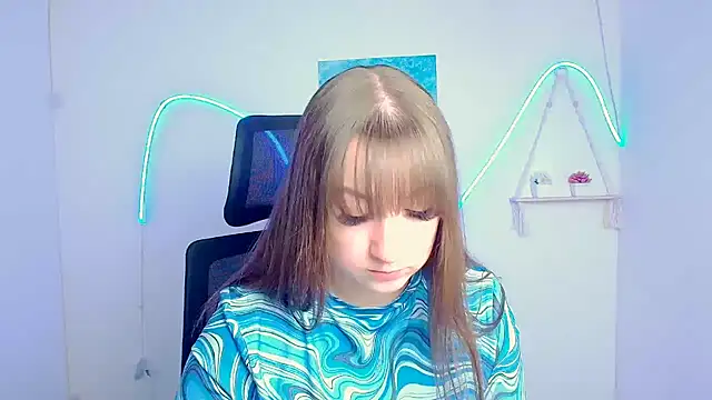 Snapshot of Tiffani_Angel chatting on April 27, 11:19 am Tiffani Angel online show from April 27, 11:19 am