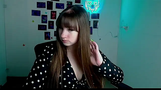 Snapshot of Tiffani_Angel chatting on May 6, 5:35 am Tiffani Angel online show from May 6, 5:35 am