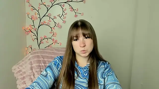 Snapshot of Tiffani_Angel chatting on May 10, 5:45 am Tiffani Angel online show from May 10, 5:45 am