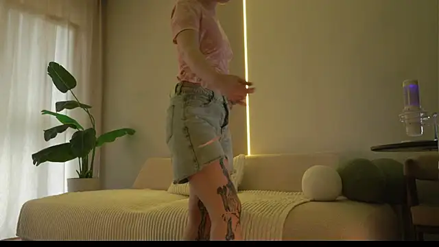 MilasKiss online show from April 3, 7:28 am