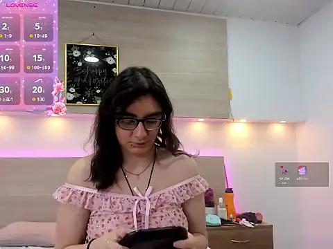 Ellaa honey online show from April 20, 1:14 pm