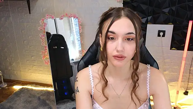 Snapshot of belle_cute chatting on April 2, 1:58 am belle cute online show from April 2, 1:58 am