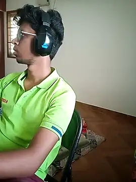 Snapshot of letsplaygame chatting on April 20, 9:45 am letsplaygame online show from April 20, 9:45 am