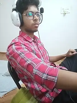 Snapshot of letsplaygame chatting on May 15, 6:09 am letsplaygame online show from May 15, 6:09 am