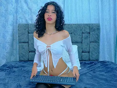 Snapshot of KathalinaRivas chatting on March 31, 2:39 pm KathalinaRivas online show from March 31, 2:39 pm