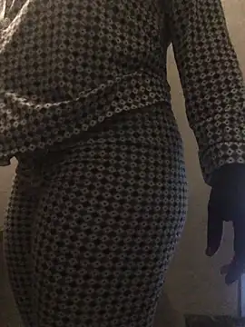 Snapshot of EATnRIDE chatting on April 8, 1:05 am EATnRIDE online show from April 8, 1:05 am