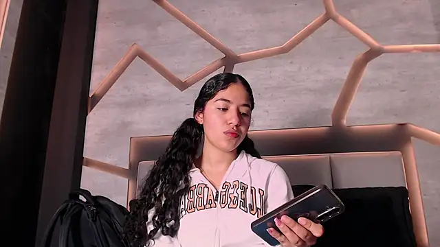 AdharaCasstell online show from April 1, 1:34 pm